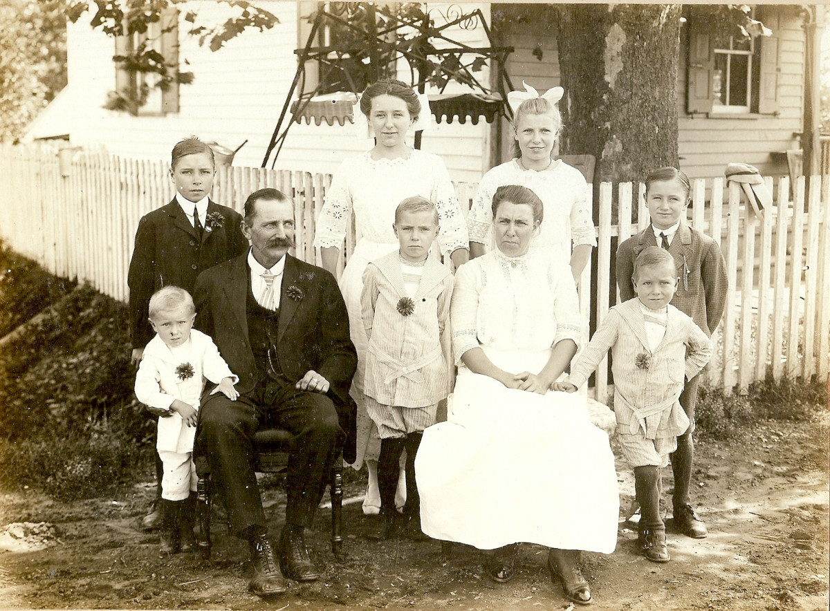 Arrowsmith Family Portrait at Port Mercer; c.1912